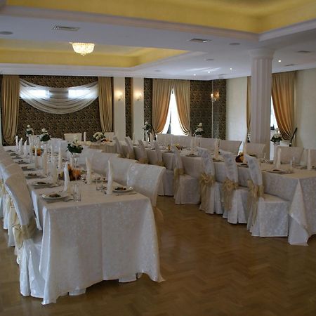Dwor Kresowy Hotel Radymno Bagian luar foto
