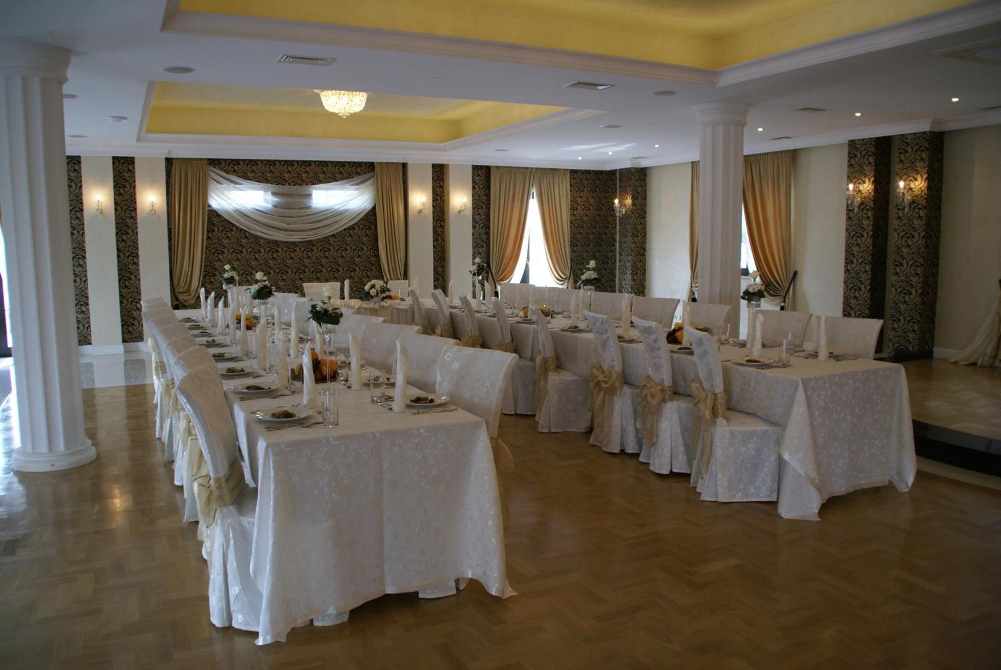 Dwor Kresowy Hotel Radymno Bagian luar foto