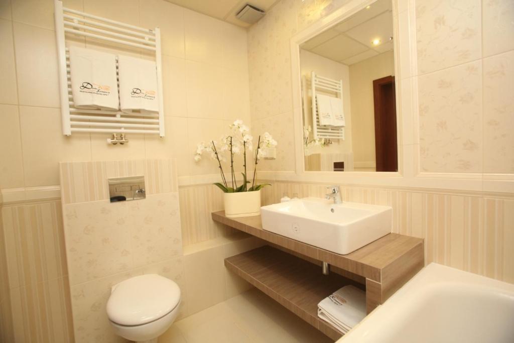 Dwor Kresowy Hotel Radymno Ruang foto