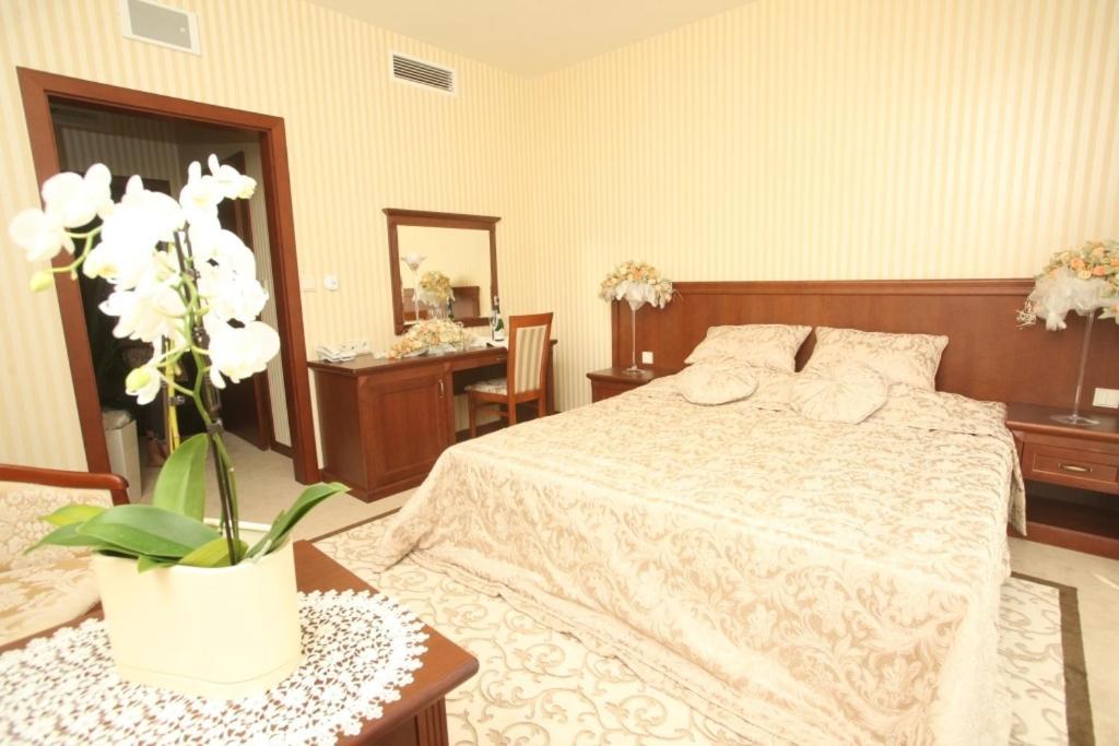 Dwor Kresowy Hotel Radymno Ruang foto