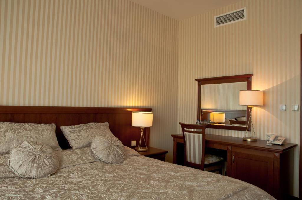 Dwor Kresowy Hotel Radymno Ruang foto