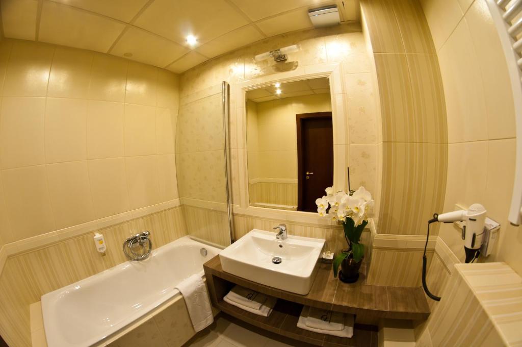 Dwor Kresowy Hotel Radymno Ruang foto