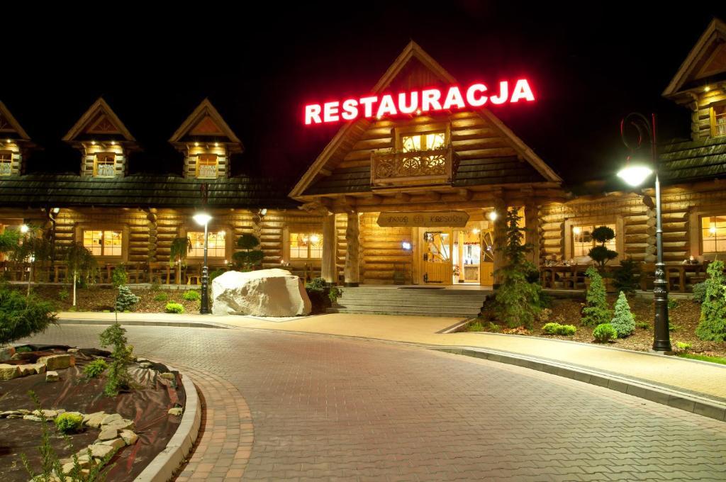 Dwor Kresowy Hotel Radymno Bagian luar foto