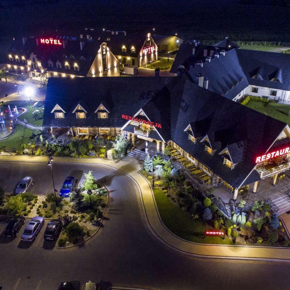 Dwor Kresowy Hotel Radymno Bagian luar foto